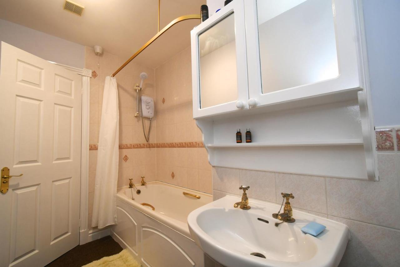 The Old Board School Guest House St Clears Luaran gambar